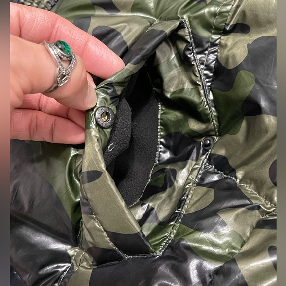 Like New Women’s X-Small Aqua Down Vest With Faux-fur Trim Hood In Camouflage - Picture 9 of 12